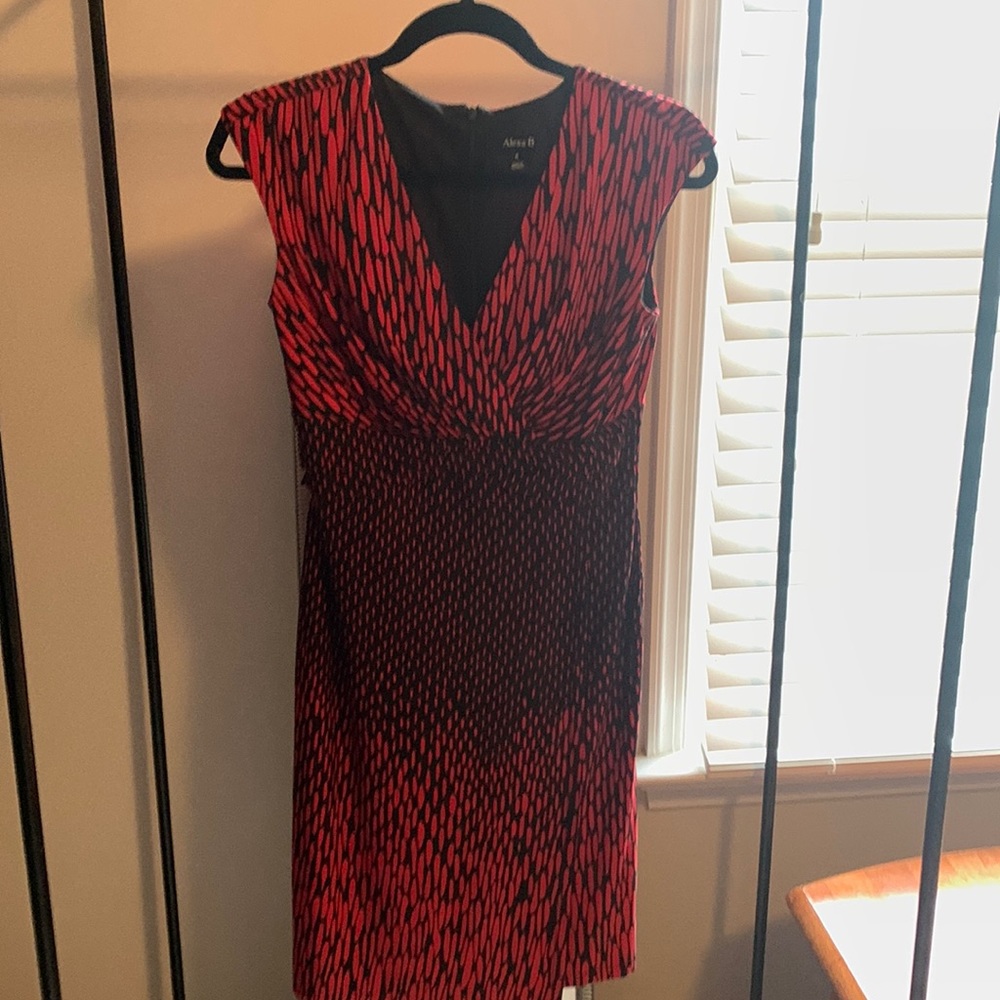 Like NEW BEAUTIFUL RED/BLACK dress size 4.
